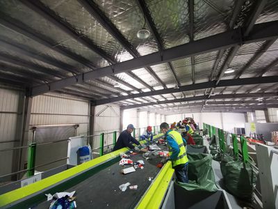 投遞全程不超30秒！青島垃圾分類(lèi)邁向“智能時(shí)代”再生資源回收